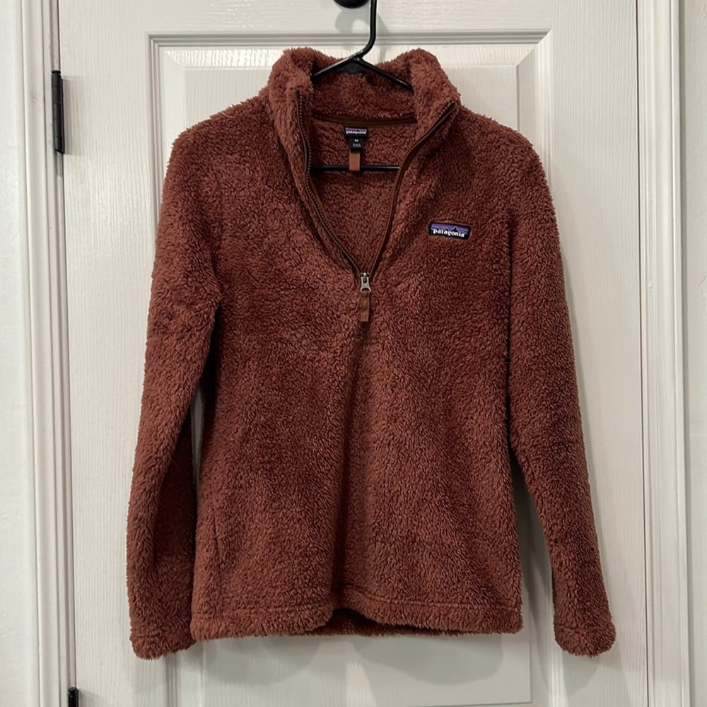 Patagonia rust colored fleece pullover